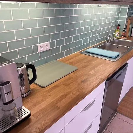 L'escapade Cathare - Terrasse & Parking カルカソンヌ